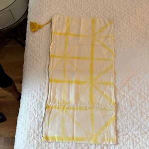 SERENA AND LILY STARBURST YELLOW TIE DYE LUMBAR PILLOW COVER 14x30 100% LINEN